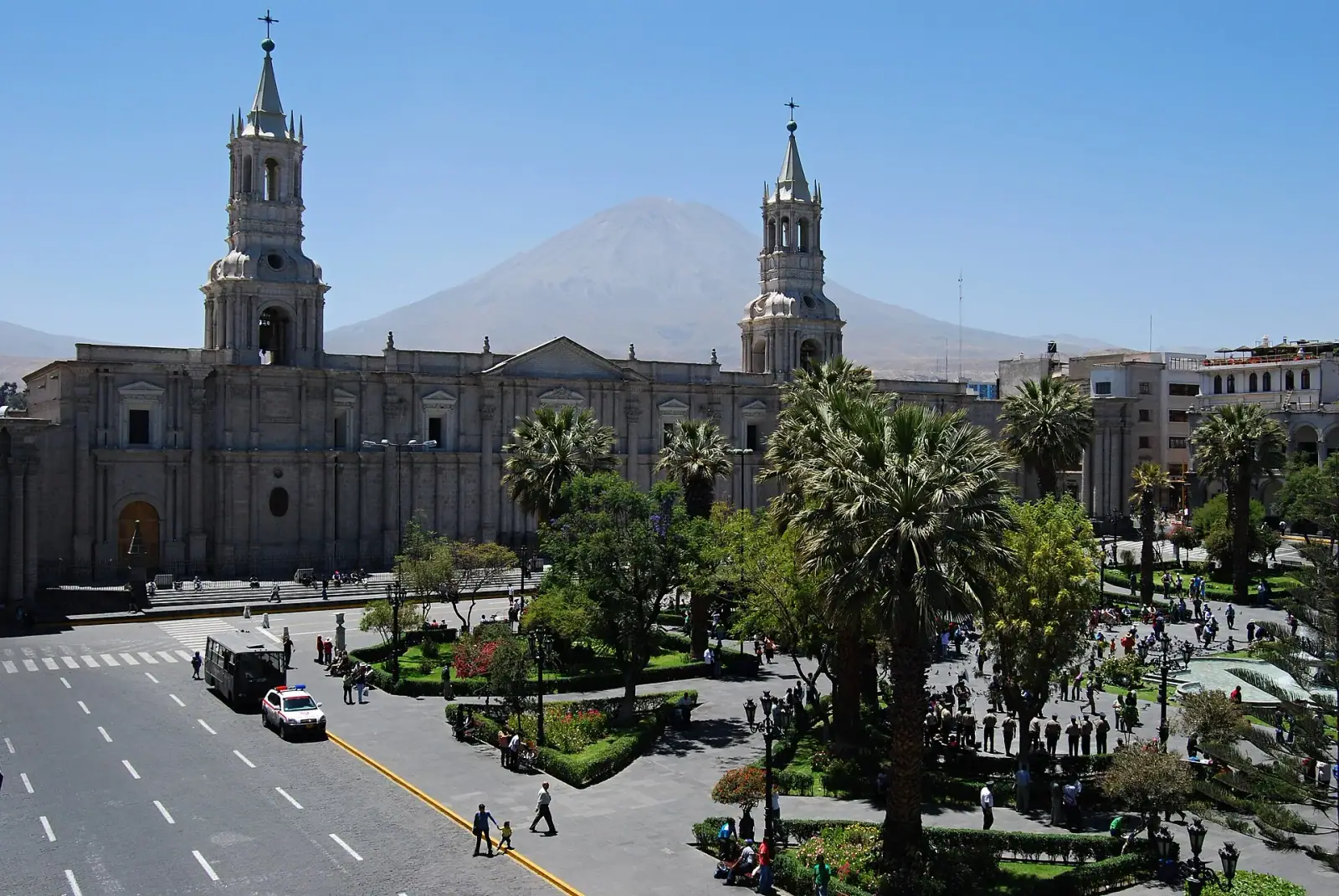 Arequipa Cathedral and El Misti volcano viewed from Plaza de Armas