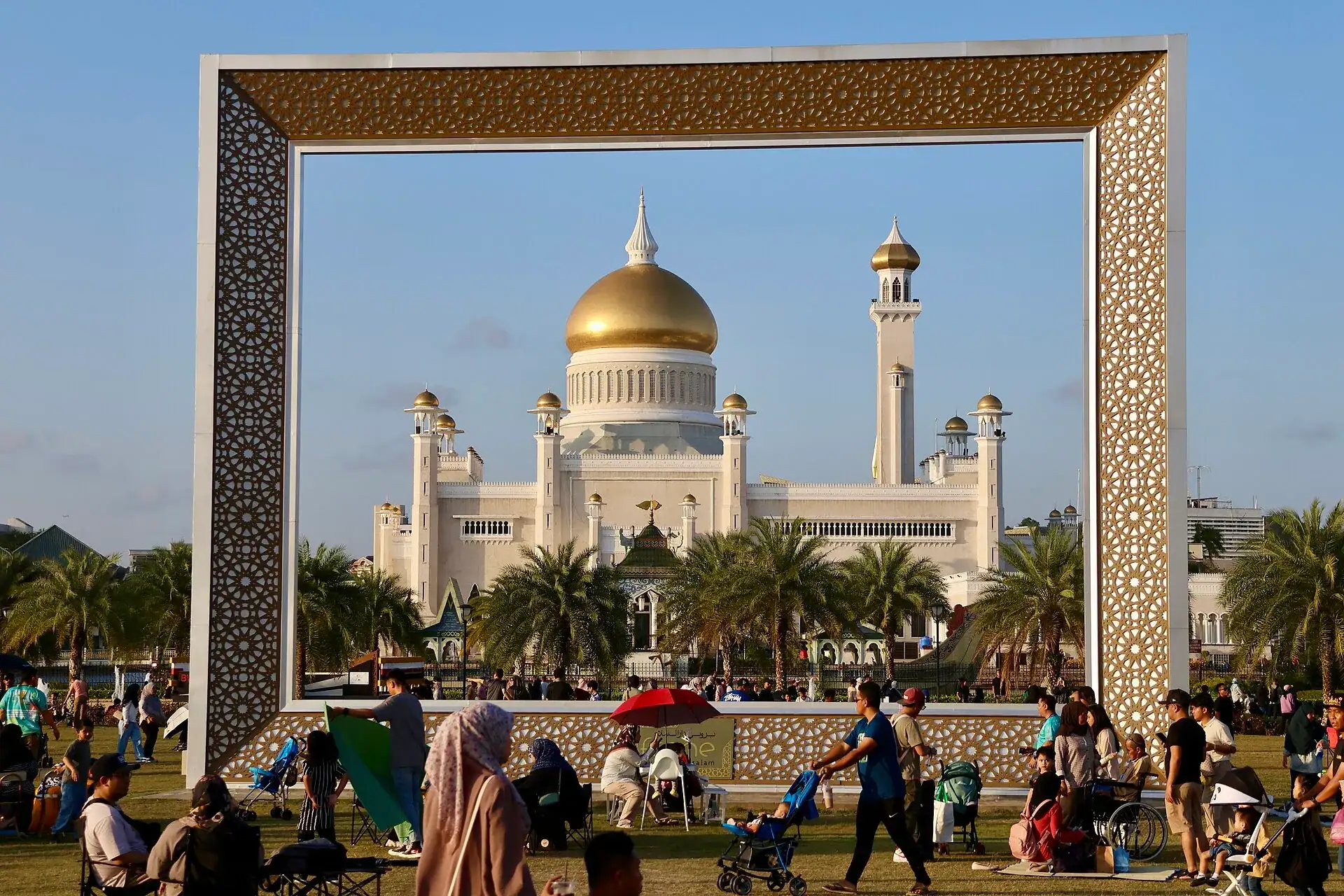 The Omar Ali Saifuddien Mosque in Bandar Seri Begawan