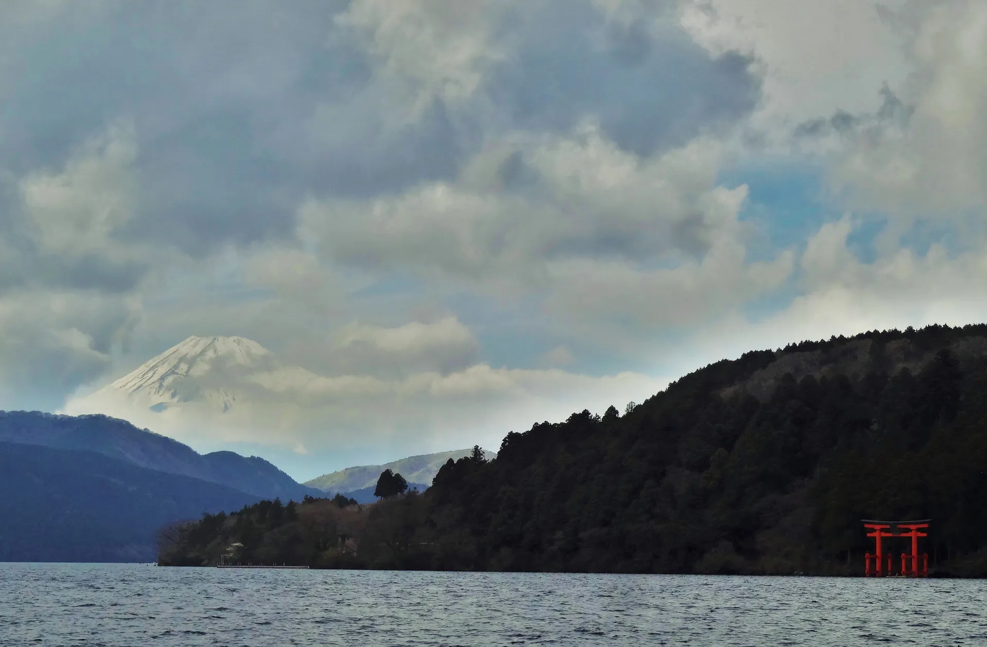 Lake Ashi, the Hakone Shrine torii and Mount Fuji in Hakone, Japan