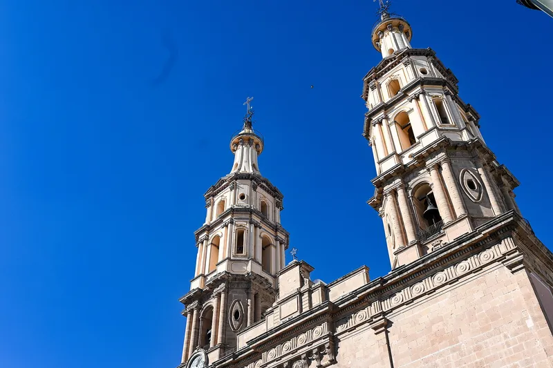 León