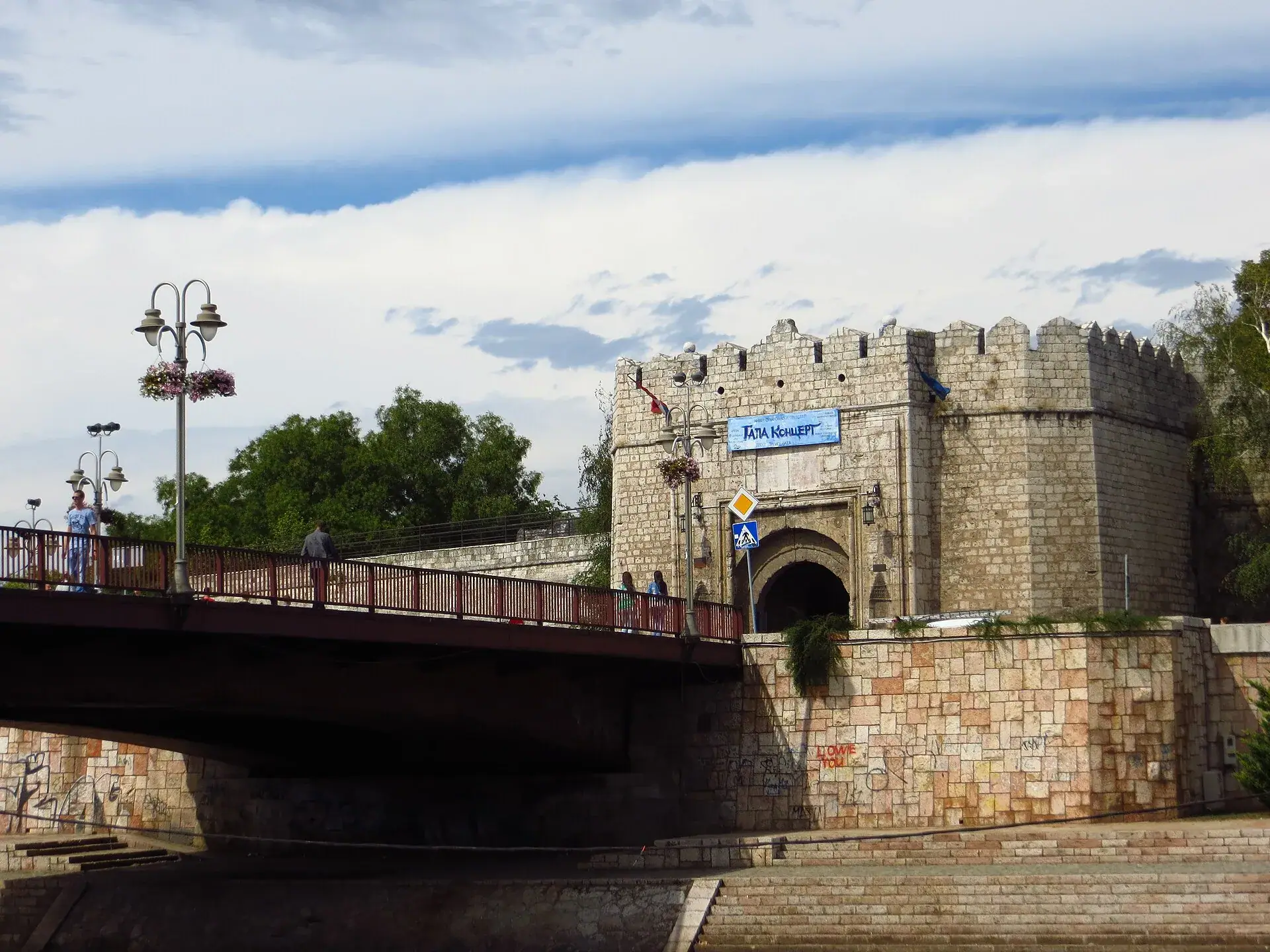 The gate of the Ottoman fortress at Niš above the river