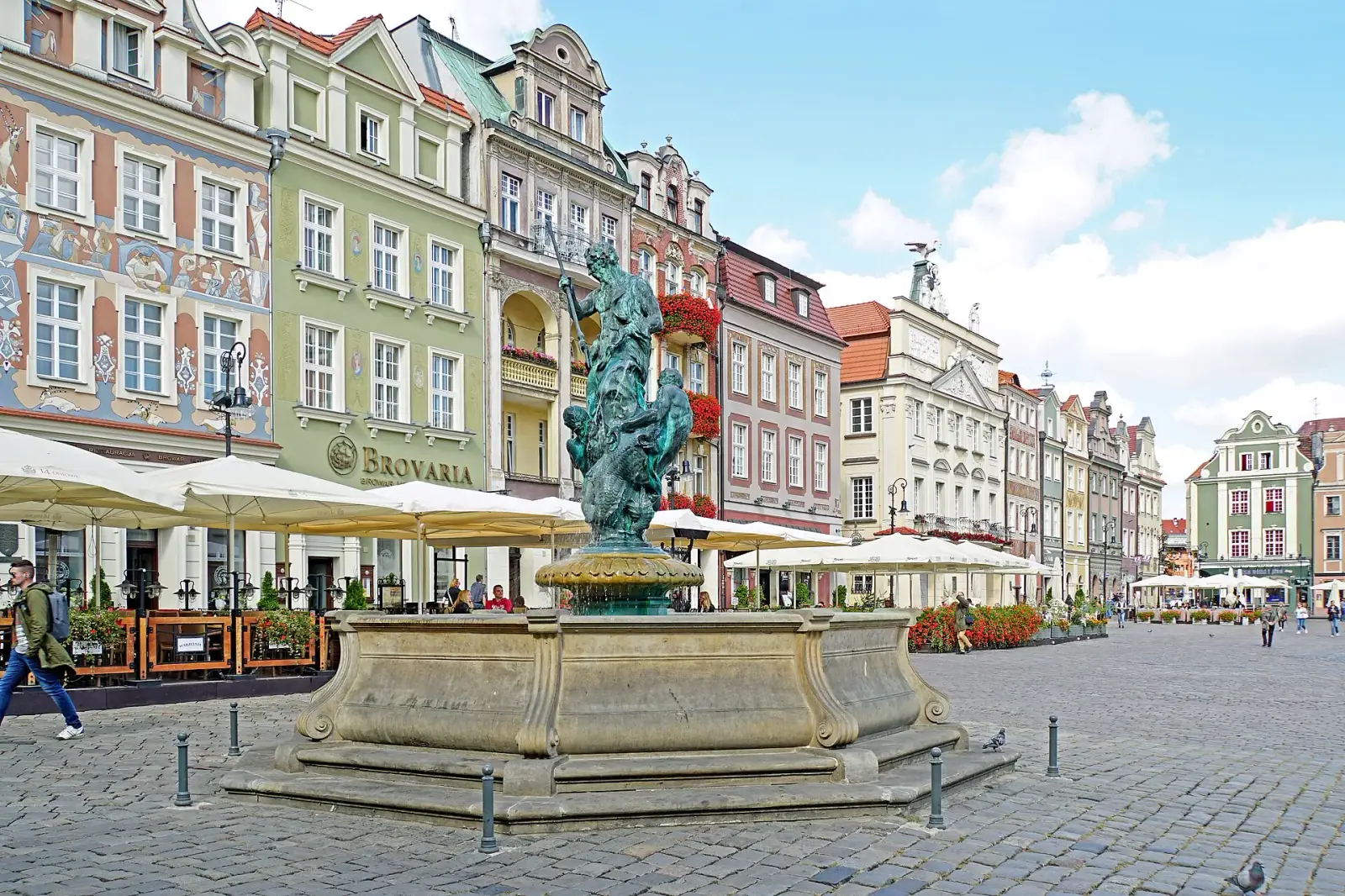 Neptune Fountain and colorful Baroque townhouses on Old Market Square in Poznań, Poland