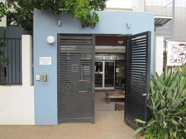 Brisbane City YHA front entrance with Welcome to Brisbane City YHA banner, Upper Roma Street