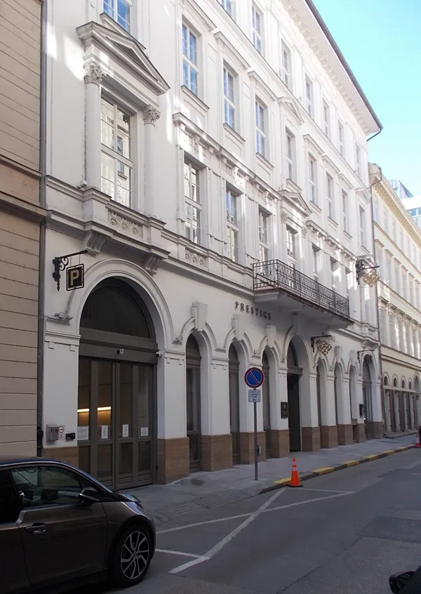 Prestige Hotel Budapest exterior on Vigyazo Ferenc Street