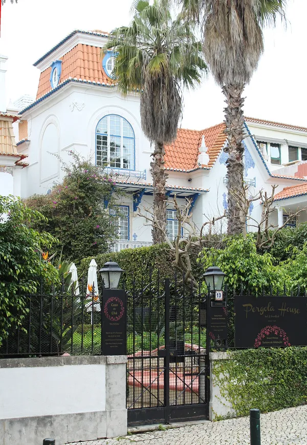 Pergola House Bed and Breakfast exterior gate and villa in Cascais