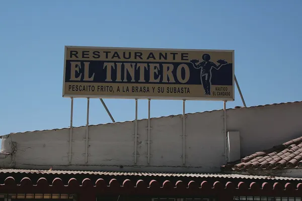 Rooftop sign of Restaurante El Tintero in Málaga