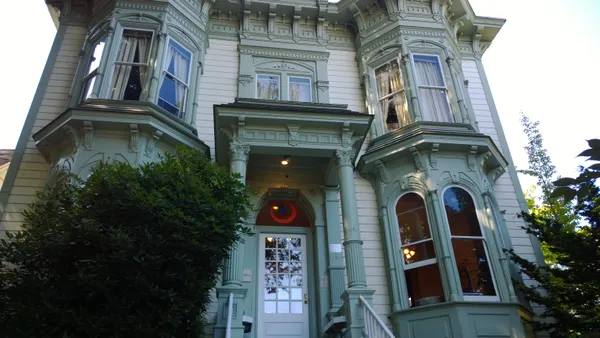 Exterior of the Northwest Portland Hostel, a Victorian house in the Nob Hill neighborhood