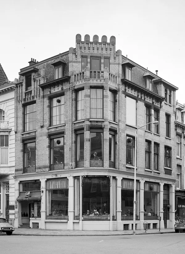 Exterior of Restaurant Garoeda on the Kneuterdijk in The Hague, a corner building with the Garoeda name above the entrance